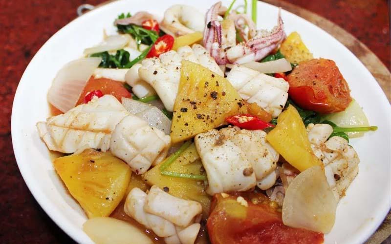Khám phá cách chế biến món hải sản xào chua ngọt độc đáo, vừa ngon vừa hấp dẫn ngay tại nhà.