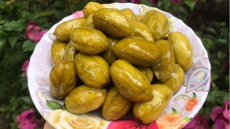Cách muối trám xanh để dự trữ cho những ngày sau thật đơn giản và dễ làm.
