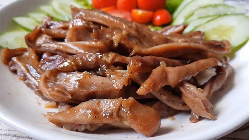 Khám phá cách chế biến bao tử heo khìa nước dừa, một món ăn đậm đà hương vị miền Tây, đầy hấp dẫn và thơm ngon, để lại ấn tượng khó quên trong lòng thực khách.