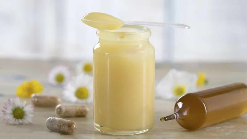 Đắp mặt nạ sữa ong chúa gây ngứa: Có phải do dị ứng?