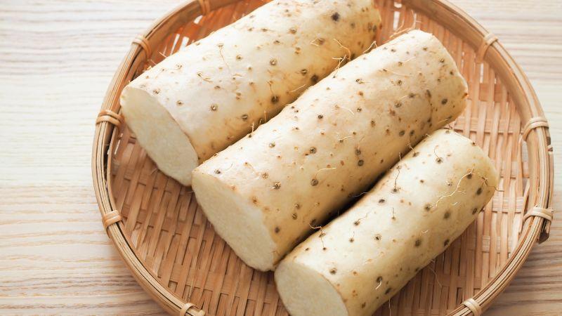 Củ từ mang lại nhiều lợi ích tuyệt vời cho sức khỏe của mẹ sau sinh. Tuy nhiên, việc sử dụng đúng cách sẽ giúp mẹ nhanh chóng phục hồi sức khỏe và bổ sung đầy đủ dưỡng chất. Hãy cùng khám phá những lưu ý khi ăn củ từ sau sinh.