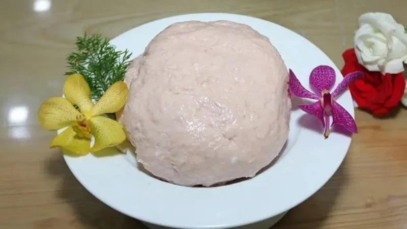 Khám phá cách làm giò sống trắng mịn, dai ngon tại nhà chỉ với vài bước đơn giản, mang lại hương vị đậm đà và kết cấu hoàn hảo.