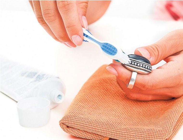 Khám phá những công dụng bất ngờ của kem đánh răng