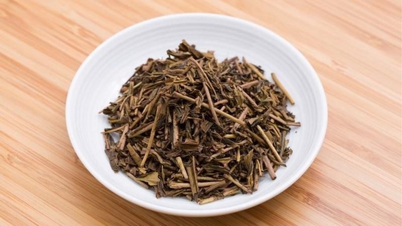Hojicha là một loại trà độc đáo trong thế giới trà đạo, được yêu thích vì hương vị đậm đà và hấp dẫn. Bạn có biết Hojicha là gì, những loại trà Hojicha nào phổ biến, cách pha chế như thế nào và công dụng của chúng khi thưởng thức?