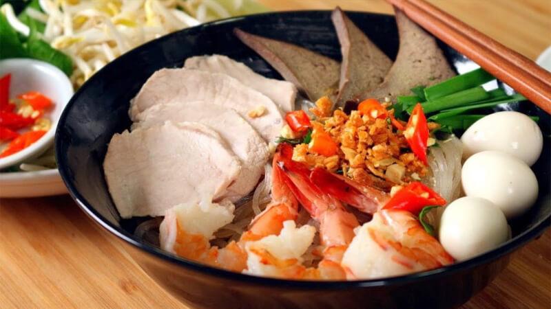Một tô hủ tiếu chứa bao nhiêu calo? Liệu ăn hủ tiếu có thể khiến bạn tăng cân?
