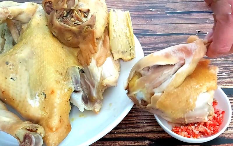 Khám phá cách chế biến món gà hấp mía thơm ngon, ngọt ngào, hấp dẫn và dễ dàng thực hiện, mang đến bữa ăn gia đình đầy sắc hương.