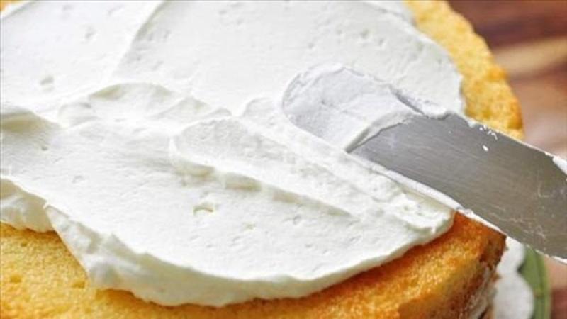 Hướng dẫn cách làm kem bánh gato từ sữa tươi đơn giản, đẹp mắt tại nhà.