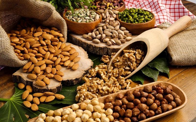 Những điều quan trọng mẹ cần biết khi cho bé bắt đầu ăn dặm với bột ngũ cốc.