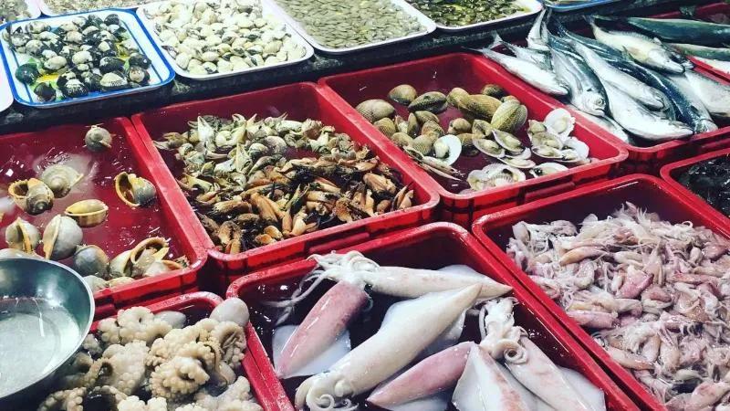 Khám phá 5 chợ hải sản tươi ngon, giá rẻ và sạch sẽ tại Vũng Tàu, nơi bạn có thể thưởng thức những món hải sản tuyệt vời với mức giá phải chăng.