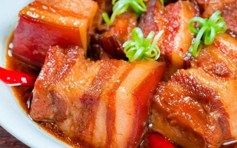 Cách chế biến thịt kho tàu ngon miệng, màu sắc bắt mắt mà không cần nước dừa