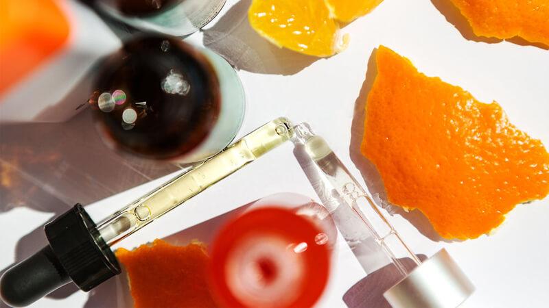 Có nên kết hợp AHA/BHA và vitamin C trong quy trình chăm sóc da của bạn hay không? Hãy cùng tìm hiểu!