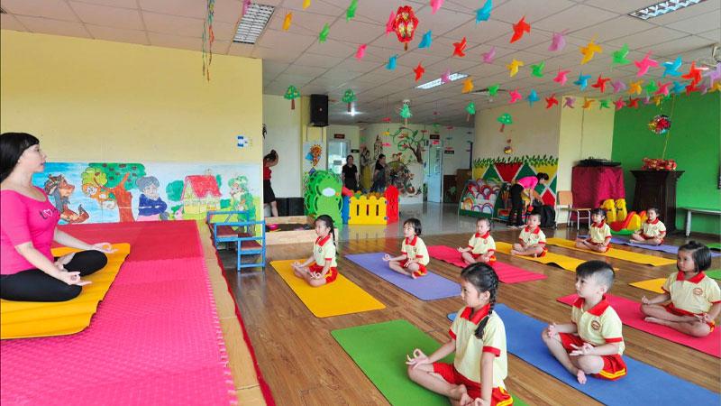 Khám phá 7 bài tập yoga tuyệt vời giúp trẻ phát triển sự linh hoạt và sức mạnh, mang lại sự dẻo dai tối ưu cho cơ thể bé.