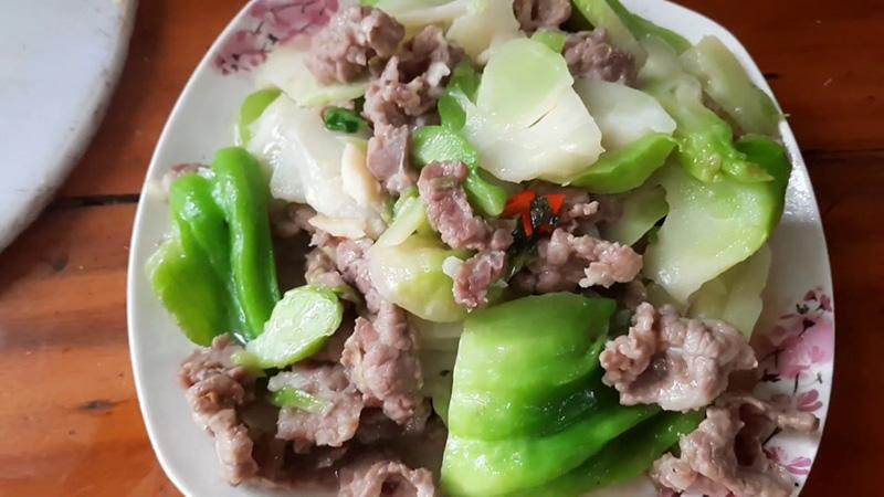 Khám phá cách chế biến cải mầm đá Sapa xào thịt bò, món ăn không chỉ thơm ngon mà còn rất bổ dưỡng.
