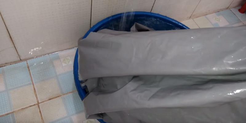 Dưới lớp vải của áo mưa là một 'ổ' vi khuẩn tiềm ẩn, vì vậy hãy chú ý khi sử dụng áo mưa để bảo vệ sức khỏe của bạn.