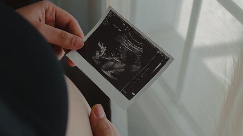 Quá trình phát triển của thai nhi qua từng tháng diễn ra như thế nào?