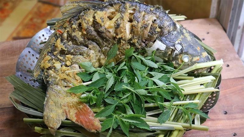 Hướng dẫn cách chế biến cá chép hấp sả thơm ngon, thịt cá ngọt mềm mà không hề có mùi tanh, mang đến món ăn tuyệt vời cho gia đình.