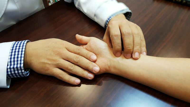 6 phương pháp chữa thoát vị đĩa đệm hiệu quả từ bài thuốc Nam và Đông y