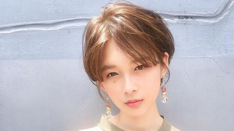 Lựa chọn kiểu tóc dựa trên hình dáng mũi sẽ giúp gương mặt trở nên hài hòa và duyên dáng hơn.