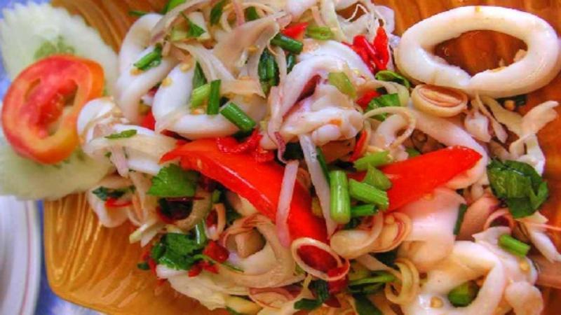 Hướng dẫn làm gỏi mực Thái với vị chua cay hài hòa, dễ dàng thực hiện tại nhà