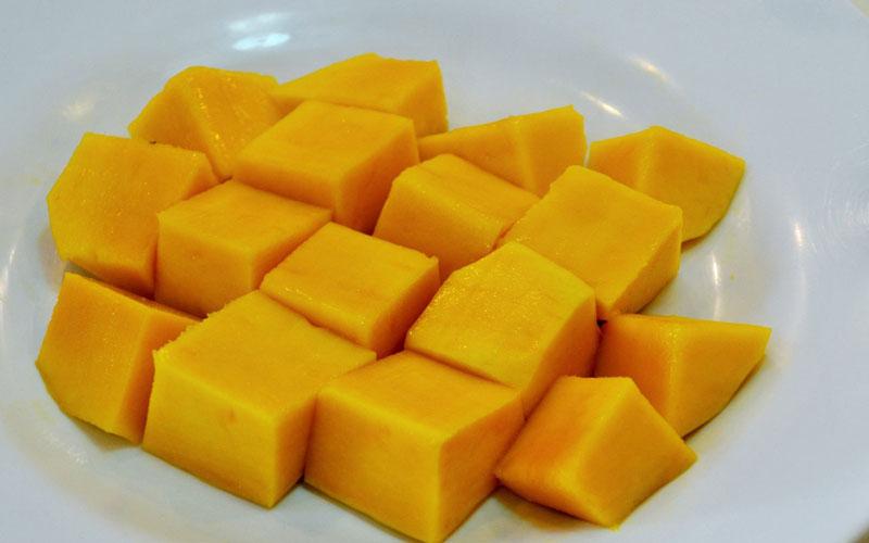 Giảm nhiệt mùa hè với cốc nước ép xoài lê tươi mát