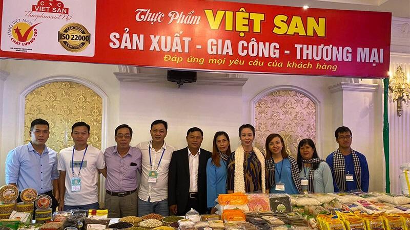 Khám phá hương vị đậm đà ngay tại nhà với phở khô và miến khô Việt San – lựa chọn tuyệt vời không cần ra tiệm.