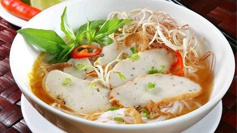 Bún chả cá Đà Nẵng với hương vị ngọt ngào từ nước dùng và chả cá dai mềm đã trở thành một biểu tượng của ẩm thực miền Trung. Nếu bạn đang tìm cách tái hiện món ăn này tại nhà, hãy cùng khám phá công thức tuyệt vời mà Tripi chia sẻ ngay dưới đây!