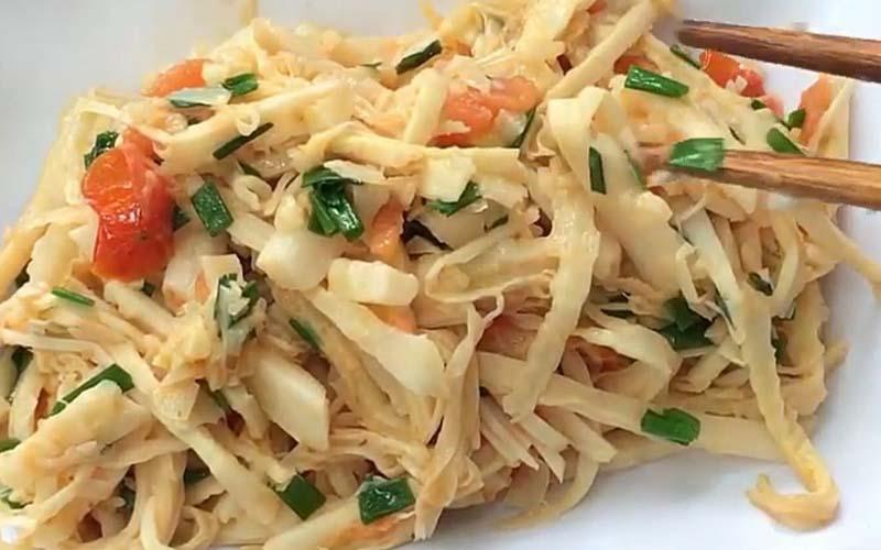Khám phá công thức măng xào cà chua đơn giản nhưng cực kỳ ngon miệng, khiến bữa ăn thêm hấp dẫn