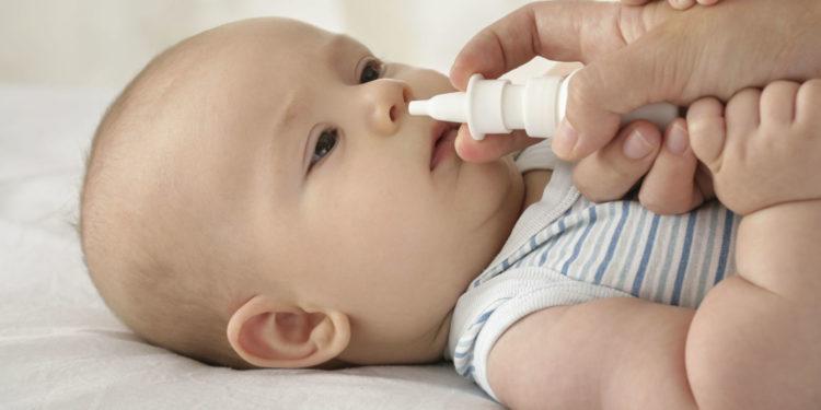 Hướng dẫn cách rửa mũi cho trẻ sơ sinh an toàn và hiệu quả tại nhà