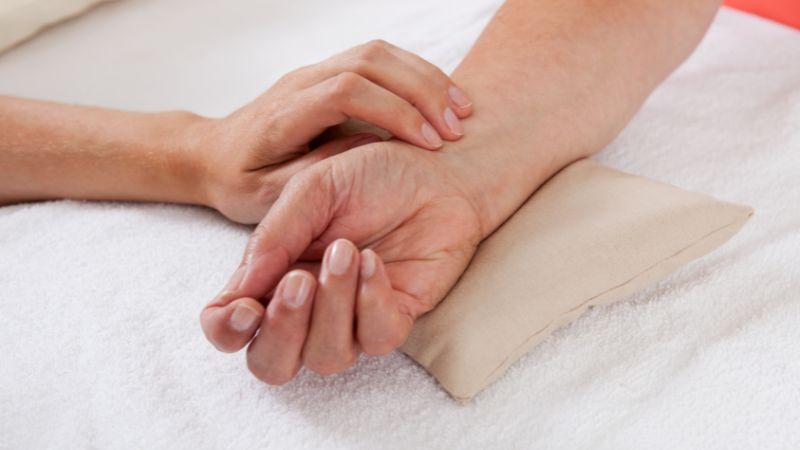 Phương pháp bắt mạch có thể dự đoán giới tính thai nhi chính xác hay không?