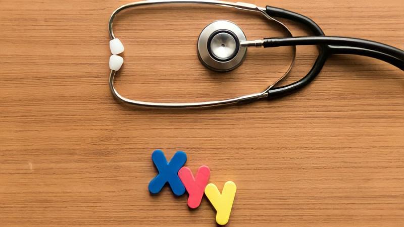 Hội chứng XYY, hay còn gọi là hội chứng siêu nam, là một rối loạn di truyền hiếm gặp, khiến nam giới có ba nhiễm sắc thể Y thay vì hai. Vậy hội chứng này có gì đặc biệt, và làm sao để nhận diện cũng như điều trị?