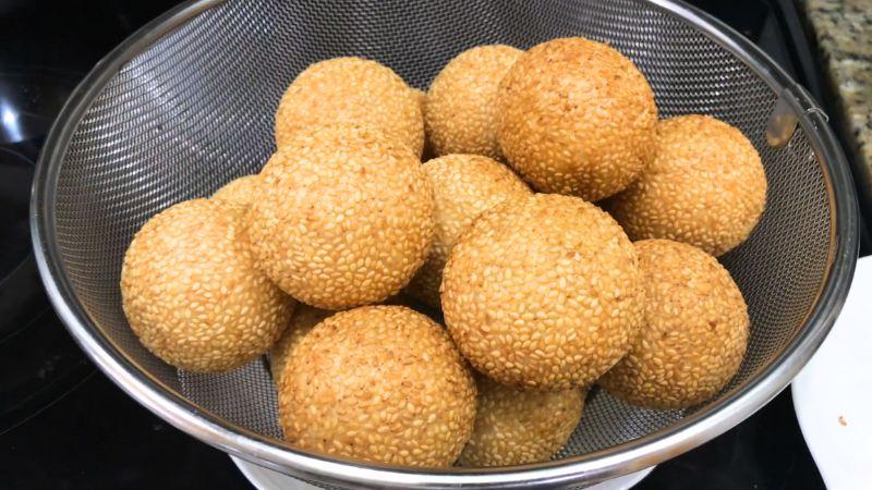 Khám phá cách làm bánh cam với nhân đậu đỏ, lớp vỏ giòn tan hòa quyện cùng nhân đậu đỏ béo ngậy, tạo nên một món ăn tuyệt vời cho mọi dịp.