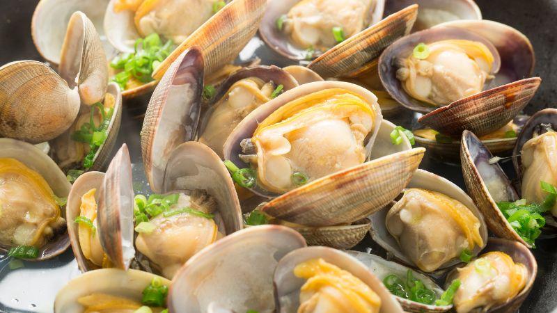 Những lưu ý quan trọng khi bà bầu ăn nghêu để tránh tác dụng phụ không mong muốn?