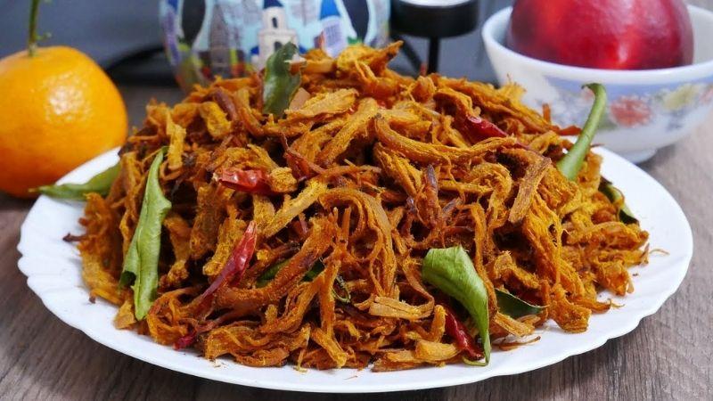 Cách chế biến khô gà lá chanh bằng nồi chiên không dầu dễ dàng, thơm ngon và rất hấp dẫn.