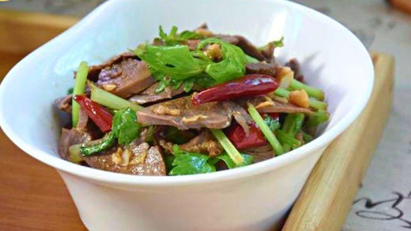 Khám phá cách chế biến món tim heo hấp hành gừng tại nhà, mang đến hương vị đậm đà, bổ dưỡng, dễ thực hiện và phù hợp cho bữa cơm gia đình.