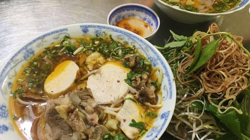 Khám phá 5 quán bún bò Huế quận 1 ngon miệng, giá hợp lý mà bạn không thể bỏ qua