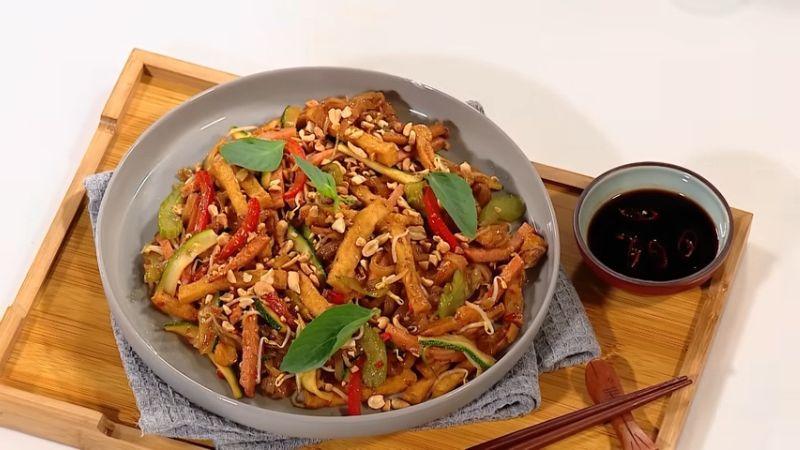 Khám phá công thức Pad Thái chay thơm ngon, thanh đạm cho bữa ăn gia đình thêm phần thú vị.