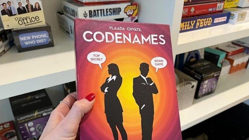 Hướng dẫn cách tham gia trò chơi board game Codenames một cách dễ dàng và chi tiết nhất.