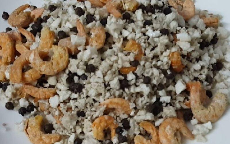 Khám phá công thức tôm khô rang muối tiêu đậm đà, vị mặn ngọt hòa quyện hoàn hảo, kết hợp cùng hương tiêu thơm lừng, là món nhắm tuyệt vời cho những buổi tụ tập bạn bè với bia lạnh.