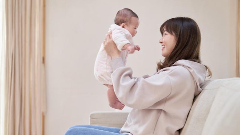 Mẹ cần chú ý gì để đồng hành cùng bé yêu ở tuần tuổi thứ 10?