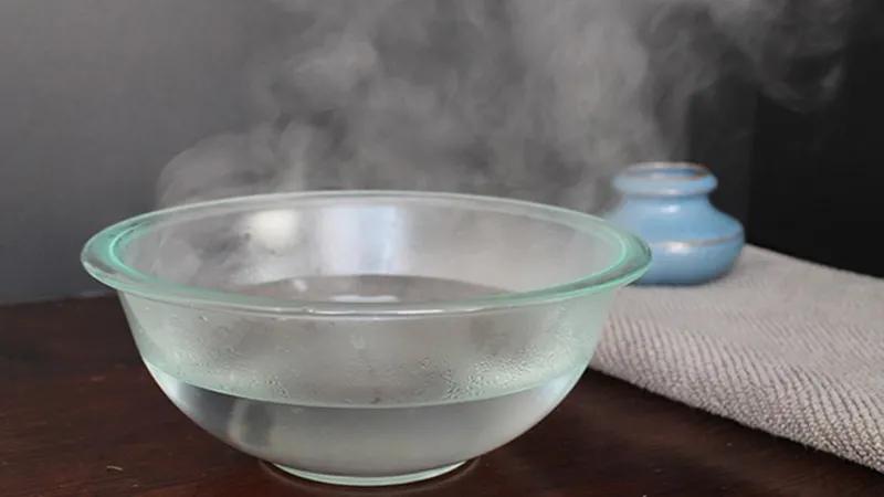 Tẩy lông chân bằng dầu xả, một phương pháp lạ lùng nhưng lại mang đến hiệu quả bất ngờ.