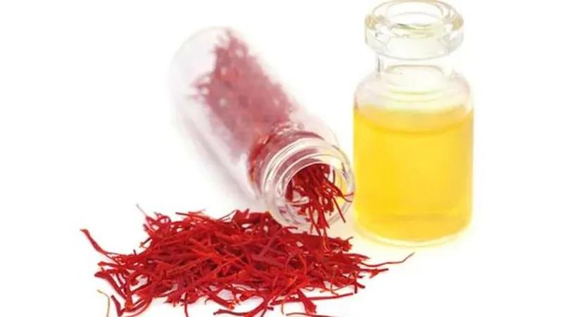 Tinh dầu nhụy hoa nghệ tây có hiệu quả tương đương với nhụy hoa nghệ tây nguyên chất không?