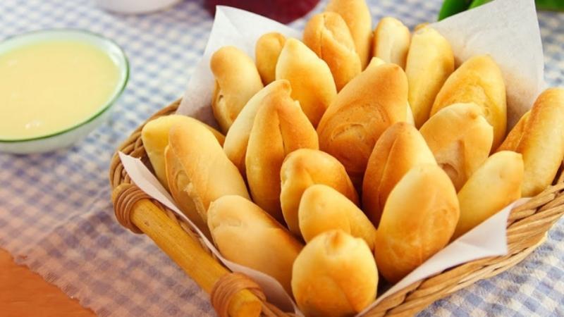 Hướng dẫn làm bánh mì tí chuột giòn rụm, thơm ngon tại nhà