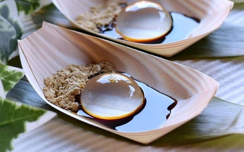 Khám phá cách làm bánh mochi giọt nước ngon lành, dễ thực hiện ngay tại nhà để làm dịu mát mùa hè của bạn.