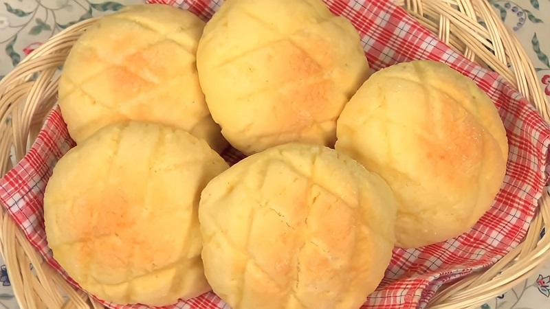 Khám phá cách làm bánh mì dưa lưới Nhật Bản (melon bread) với lớp vỏ vàng giòn tan, hấp dẫn và thơm ngon