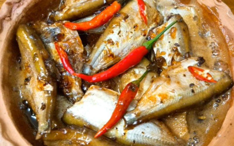 Hướng dẫn chế biến cá thiểu kho dầu hào thơm ngon, đậm đà cho bữa cơm gia đình