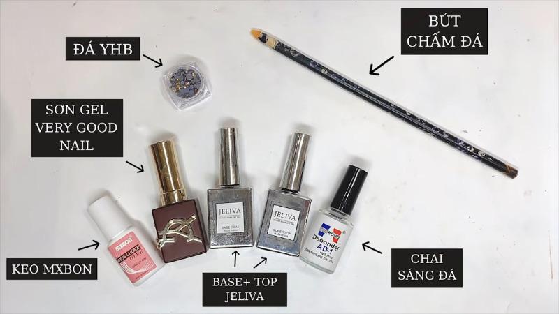 Khám phá cách đính đá lên móng tay một cách an toàn, dễ dàng và đầy sáng tạo ngay tại nhà.