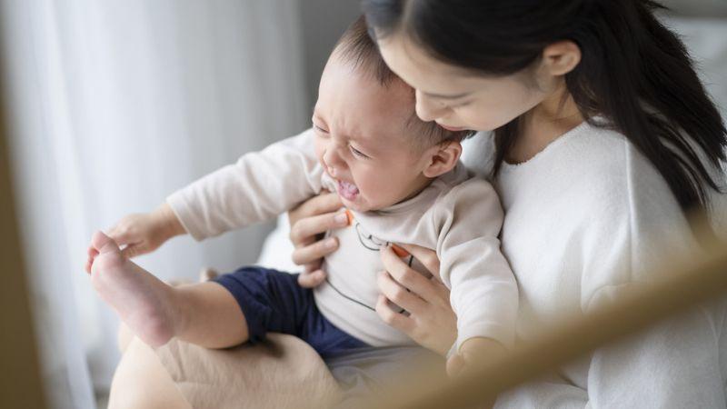 6 câu nói của chồng dễ khiến vợ cảm thấy tổn thương khi đang chăm sóc con nhỏ