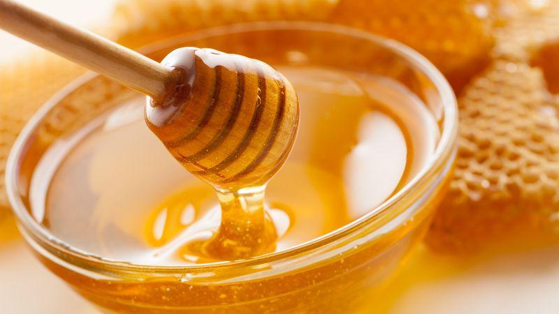 Khám phá bí quyết dưỡng da mịn màng và rạng rỡ với mật ong