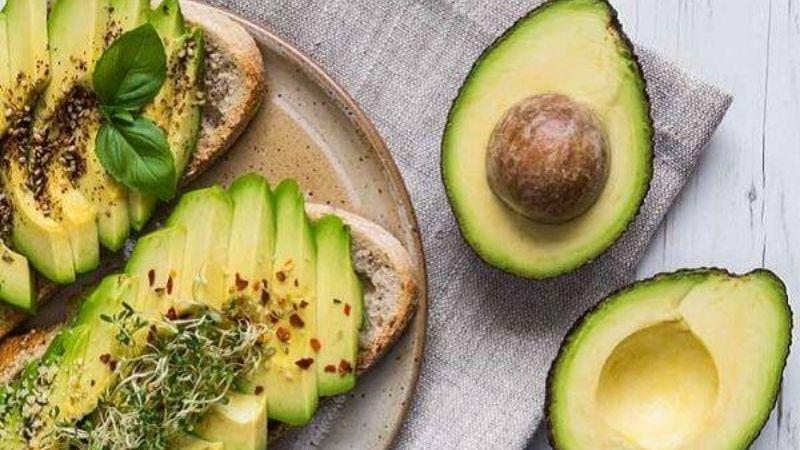 Khi cơn đau đầu xuất hiện, bạn nên lựa chọn những thực phẩm nào để làm dịu cơn đau?