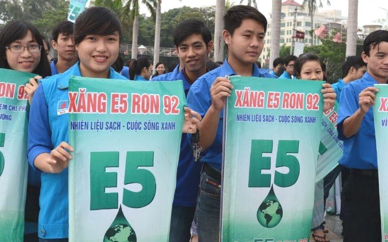 Liệu bạn có nên chọn xăng E5 RON 92 thay vì xăng RON 95 để tiết kiệm chi phí?